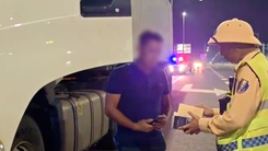 Nhiều tài xế bị phạt vì dừng xe không an toàn trên cao tốc