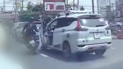 Mở cửa ô tô gây tai nạn rồi rời đi, tài xế bị phạt 5 triệu đồng