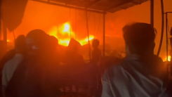 Cháy lớn khu dân cư ven sông ở Cà Mau, hàng chục căn nhà bị thiêu rụi trong đêm