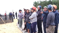 Tàu cá chìm trên biển, 7 thuyền viên mặc áo phao bơi vô bờ nhưng 1 người chết