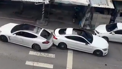 Cú drift 'quá liều' và màn ẩu đả giữa đường của 2 tài xế xe sang ở Đài Loan