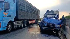 Điều tra vụ xe tải va chạm container trên cao tốc Trung Lương - Mỹ Thuận, 1 người chết