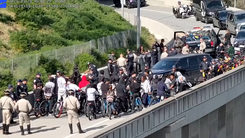 Chạy xe đạp vào cao tốc, nhóm 85 người bị cảnh sát tịch thu xe