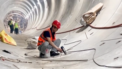 Bên trong đoạn hầm metro Nhổn - ga Hà Nội sâu 30m vừa được đào thông
