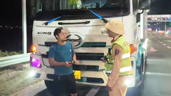Nhiều tài xế dừng xe trên cao tốc để ngủ, cảnh sát giao thông cảnh báo