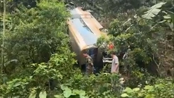 Hiện trường xe khách lao xuống vực sâu ở Sơn La, 1 người tử vong