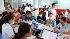 Đông nghịt người dân đến khám sức khỏe miễn phí tại các phường, xã ở TP.HCM