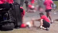 Nhiều người bị xe tông tại Mỹ khi đang diễu hành mừng Tết Lào