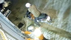 Trích xuất camera, công an nhanh chóng bắt giữ 2 nghi phạm trộm két sắt nhà dân