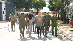 Công an TP.HCM giữ khẩn cấp 4 người mang hung khí gây rối trước nhà dân