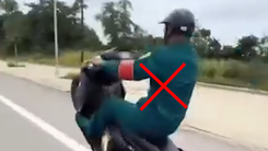Tịch thu xe máy của thanh niên mặc trang phục dân quân tự vệ, chạy xe bằng một bánh