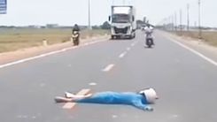 Clip người phụ nữ nằm giữa đường chặn ô tô, công an vào cuộc xác minh