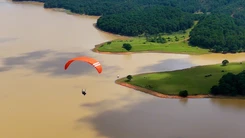 Ngắm hồ Đan Kia - Suối Vàng Đà Lạt khi bay dù lượn từ đỉnh Lang Biang