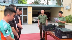 Bắt 8 người trong đường dây mua bán hơn 1.000 tài khoản ngân hàng