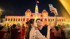 3D mapping đặc biệt để kỷ niệm 50 năm thành phố mang tên Bác: Diễn ra khi nào, xem ở đâu đẹp nhất?