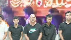 Bắt chủ trại hòm và nhiều người liên quan vụ khiêng quan tài có người sống bên trong diễu phố