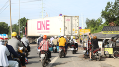 Nhiều bãi xe container trên đường Võ Chí Công đe dọa an toàn giao thông khu Đông TP.HCM