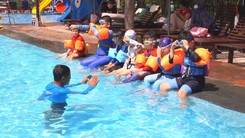 Sôi nổi các lớp dạy bơi miễn phí cho trẻ em ở TP.HCM trong dịp hè