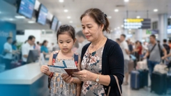 Hướng dẫn chuẩn bị giấy tờ đi máy bay cho trẻ dưới 14 tuổi theo quy định mới nhất