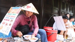 Video chị bán chè 'bắn' 5 thứ tiếng ở Hội An: Tự học ngoại ngữ để bán hàng và chỉ đường du khách