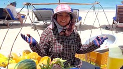 Thông tin mới vụ bà bán trái cây 'nổi tiếng' ở Nha Trang bị thu giữ gánh hàng rong  
