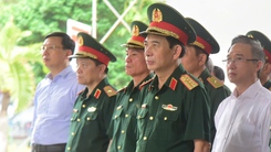Video Đại tướng Phan Văn Giang dâng hương tưởng niệm các anh hùng liệt sĩ tại công viên Lê Thị Riêng