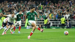 Xem lại quả phạt đền giúp Mexico rút ngắn tỉ số còn 2-3 trước tuyển Anh
