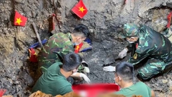 Cận cảnh quá trình tìm kiếm hài cốt liệt sĩ và lấy mẫu ADN tại công viên Lê Thị Riêng