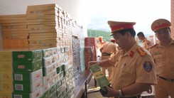 Phát hiện xe khách vận chuyển hơn 27.000 bao thuốc lá nhập lậu