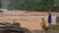 Mưa lũ chia cắt nhiều bản làng vùng biên giới Quảng Trị