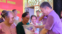 Đoàn cán bộ tuyên giáo, báo chí - xuất bản TP.HCM bắt đầu 'Hành trình tri ân - Về miền đất lửa'