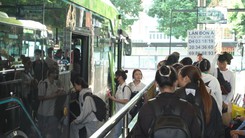 Miễn phí xe buýt: Hợp lòng dân, cú hích' cho giao thông công cộng TP.HCM