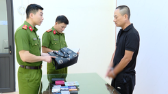 Bắt nghi phạm đập kính ô tô, trộm túi Louis Vuitton cùng hơn 700 triệu đồng