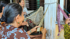 Giữ nghề đan võng gần trăm năm ở Quảng Ngãi