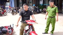 Khởi tố, bắt tạm giam người đạp ngã chồng cũ của bạn gái khi đang chạy xe