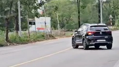 Vạch kẻ đường vàng nét liền chắn ngay ngã ba 'làm khó' tài xế, cảnh sát giao thông nói gì?