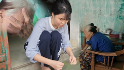 Nữ sinh mồ côi đậu Học viện Ngân hàng, bà ngoại khóc hết nước mắt vì không đủ tiền
