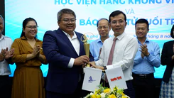 Báo điện tử Tuổi Trẻ và Học viện Hàng không Việt Nam ký kết hợp tác 