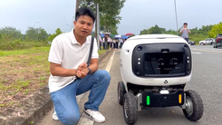 Trải nghiệm robotaxi và robot giao hàng tại khu công nghệ cao Hòa Lạc, Hà Nội