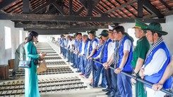Đoàn đại biểu TP.HCM viếng nghĩa trang, dâng hương các anh hùng liệt sĩ và thăm nhà tù Côn Đảo 