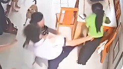 Yêu cầu làm rõ vụ nam sinh siết cổ, đánh người thân ở Phú Quốc