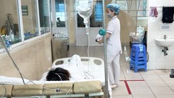 Một phụ nữ nhảy từ lầu 4 xuống mái tôn thoát chết trong vụ cháy nhà ở Hà Nội
