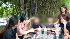 Tai nạn chết người trên đoạn đường 'làm mãi chưa xong': 3 trẻ mồ côi cha, giờ không còn mẹ