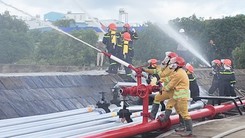 Diễn tập chữa cháy tàu chở xăng dầu và sự cố tại bể chứa ở Đồng Tháp