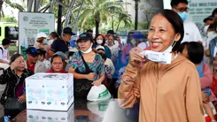 Hành khách đi xe buýt tại TP.HCM bốc thăm quà trị giá tới 500.000 đồng