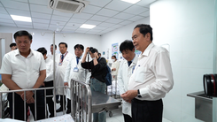 Video Chủ tịch Quốc hội Trần Thanh Mẫn thăm, tặng quà bệnh nhi tại TP.HCM