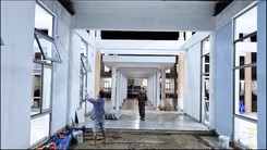 Hơn 200 công nhân làm việc xuyên đêm hoàn thiện trường nội trú trước giờ khai giảng