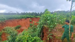 Sạt lở xé nát vạt đồi, gây thiệt hại nhiều nơi ở xã Gào, Gia Lai