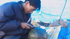 Dưa hấu khắc hình con ngựa hút khách