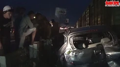 Vượt đường sắt, xe 4 chỗ bị tàu hỏa tông nát bét